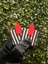 Load image into Gallery viewer, Classic Flair